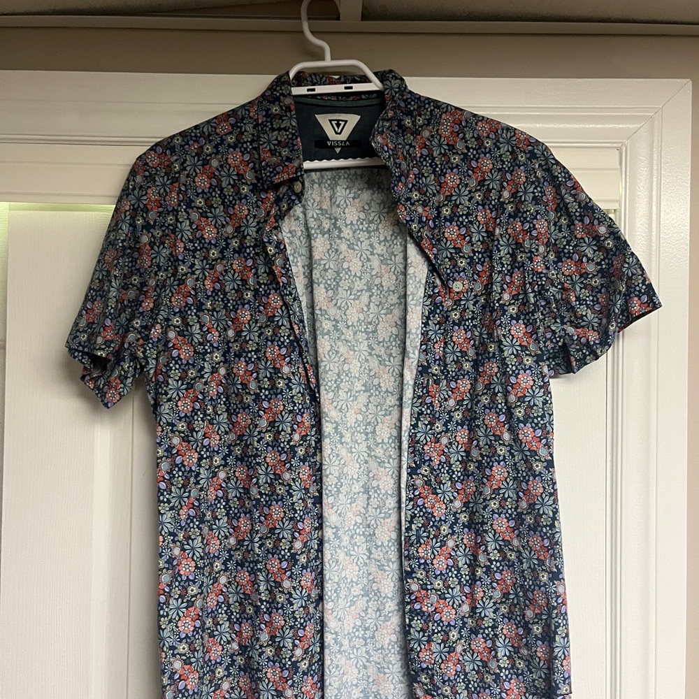 VISSLA Blue Floral Button-Up Shirt